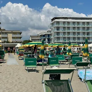 https://hotel-mediterraneo-lido-di-savio.emilia-romagnahotels.net